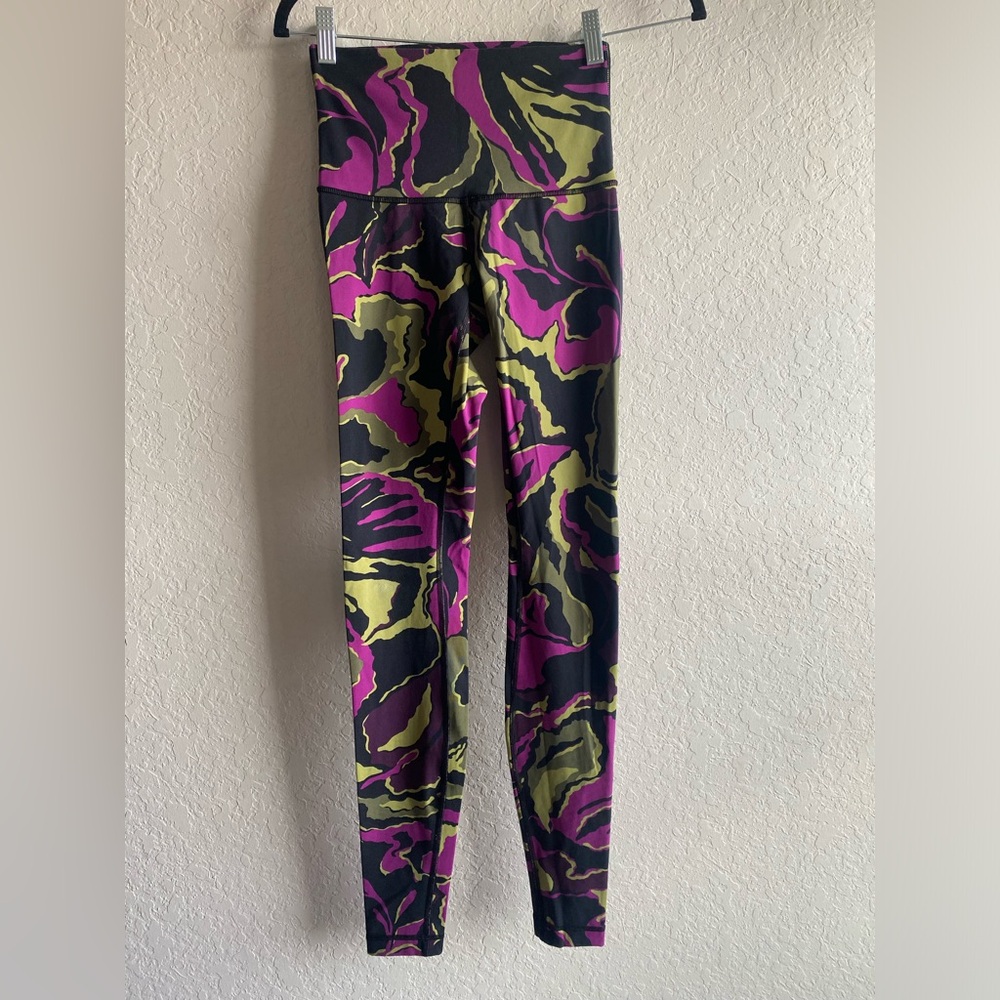Lululemon Wunder Under Pant (Hi-Rise) in Boom Bloom Chartreuse Green Aurora ~ 4 - Picture 4 of 10